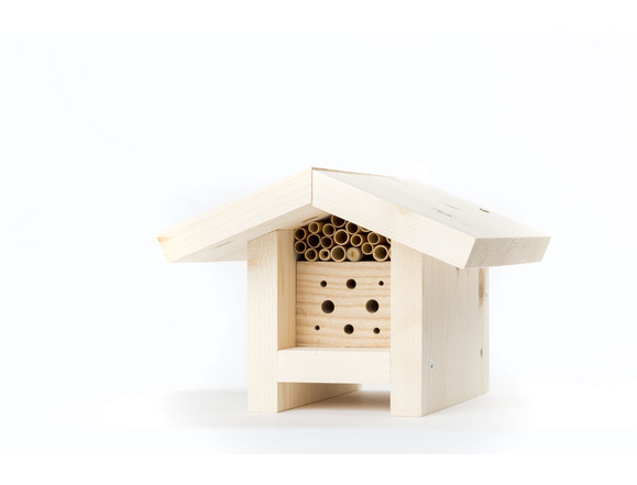 Wildbienen-Häuschen